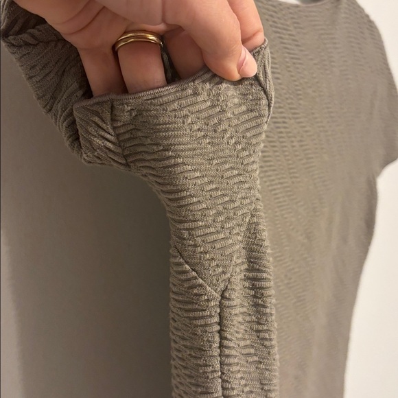 Giorgio Armani Women's Khaki Textured Short Sleeve Top - Picture 5 of 12